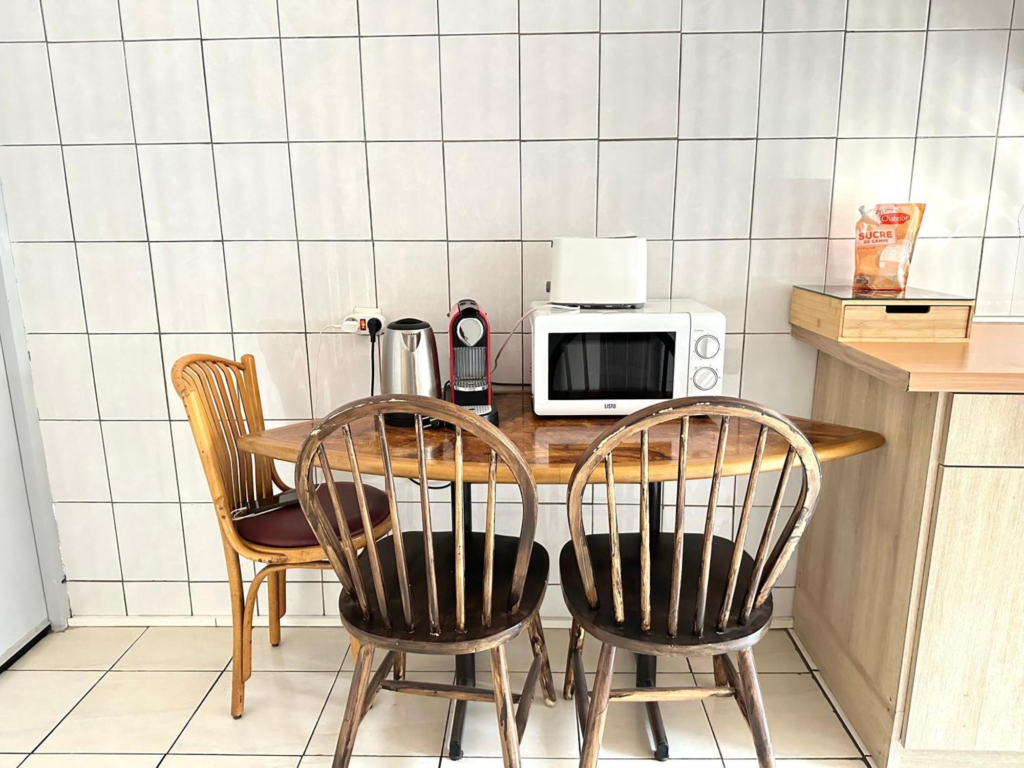 La Maison Est Situee En Face De La Gare Bondy Exteriér fotografie