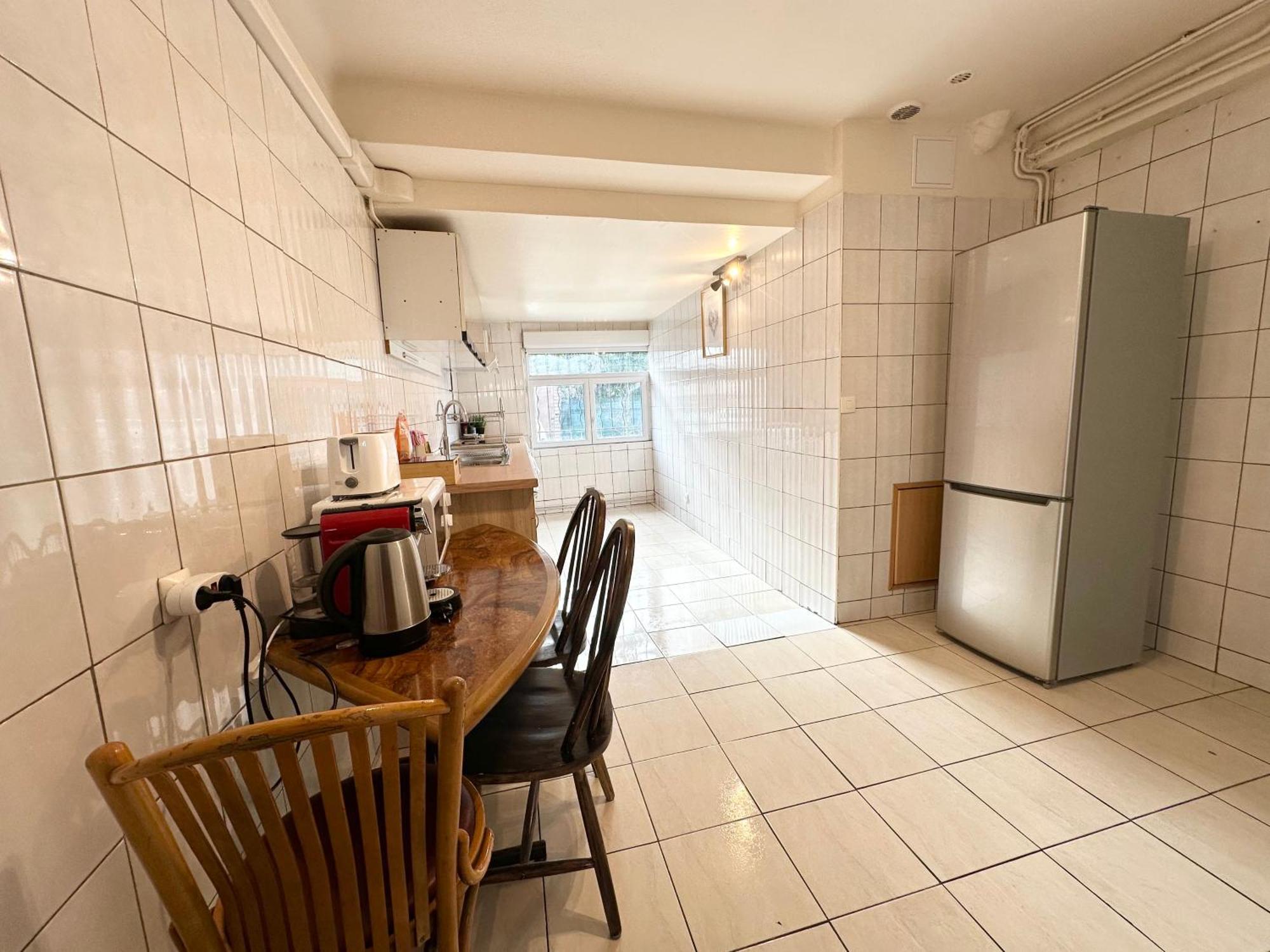 La Maison Est Situee En Face De La Gare Bondy Exteriér fotografie