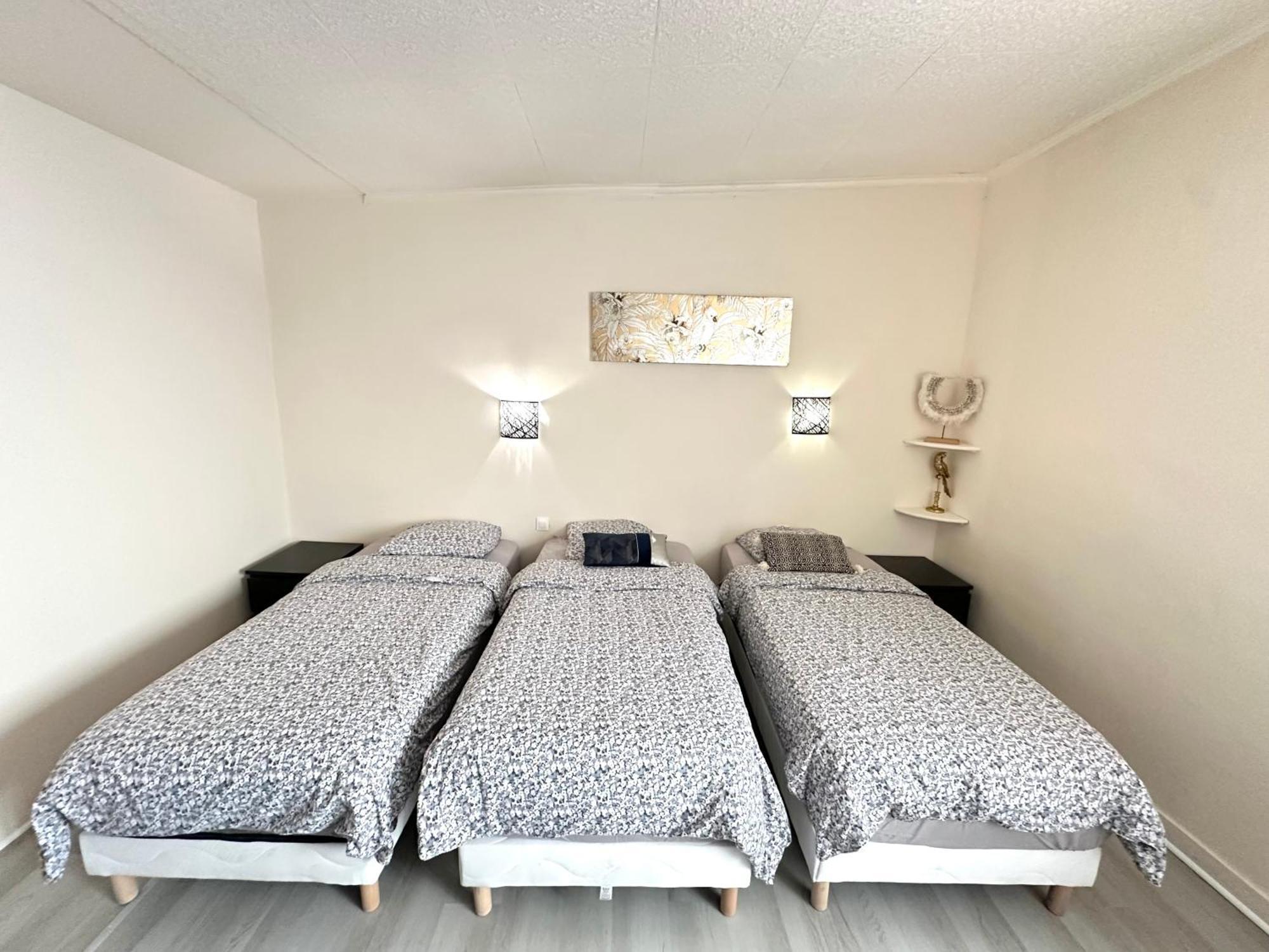 La Maison Est Situee En Face De La Gare Bondy Exteriér fotografie